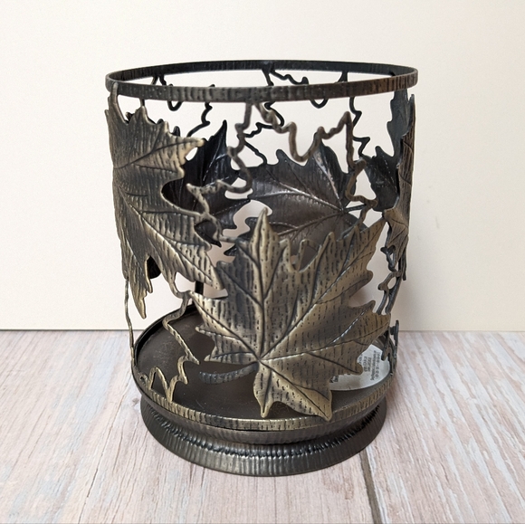 Bath & Body Works Leaf Pattern Single Wick Candle Holder Antique Gold - Picture 5 of 5